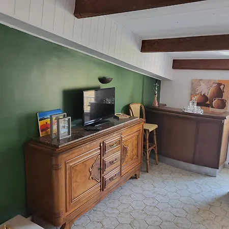 Les Irlandais-appartement Apartmán Bayons